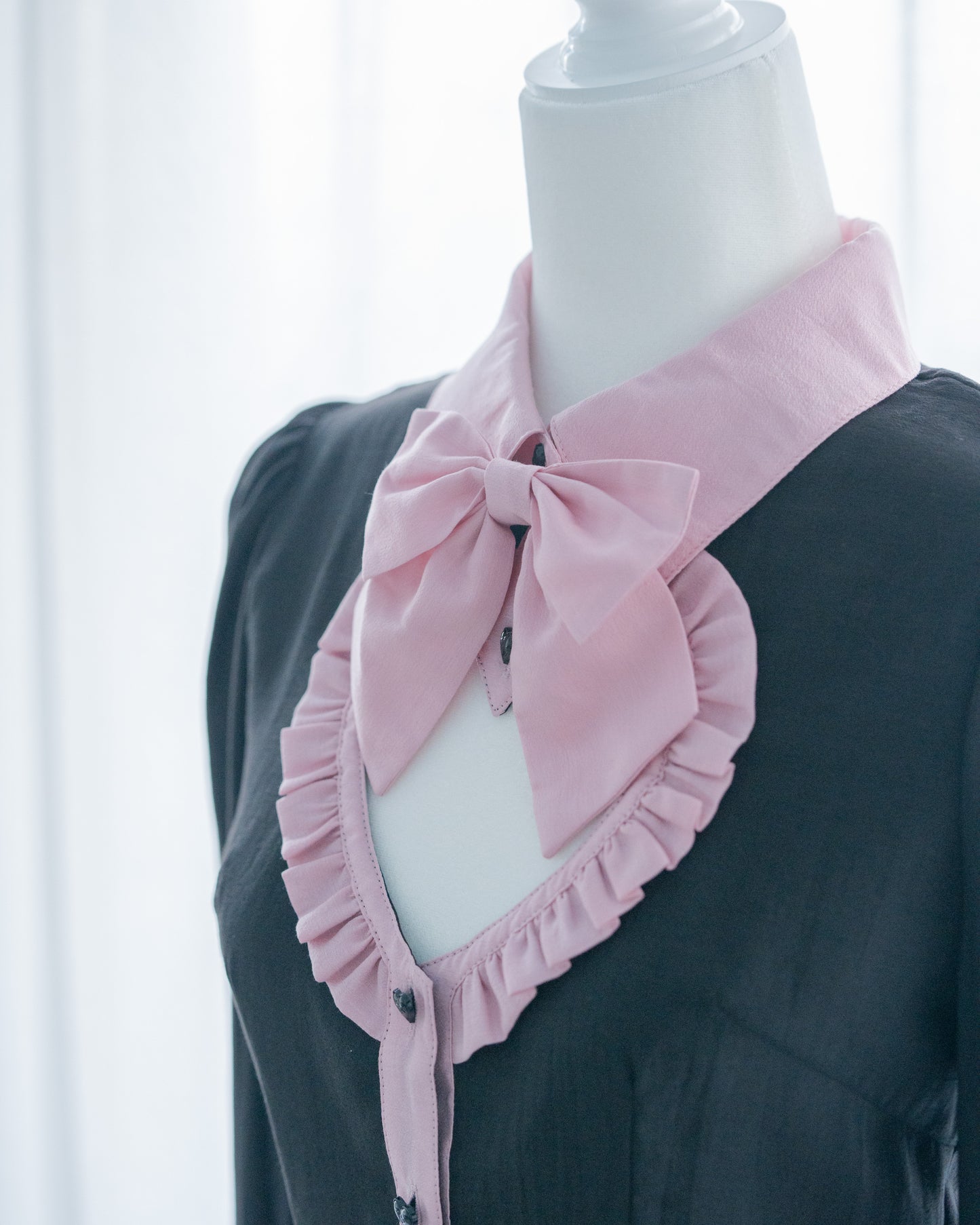 【Wishing】“Heartquake” Blouse in 2 colors by HoneyPepperIX