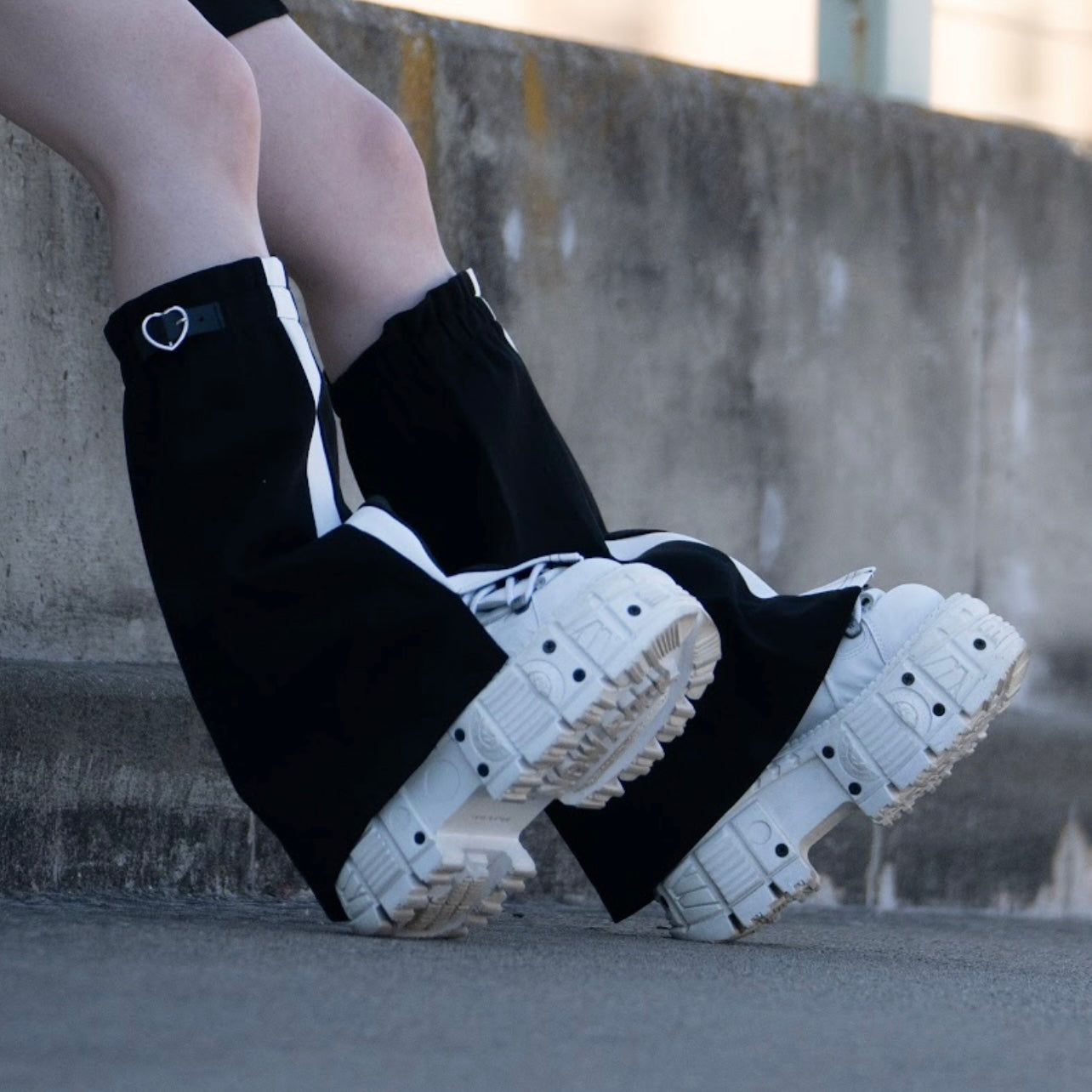 【MiZUiRO】"Kumo" leg warmer in 2 colors by HoneyPepperIX