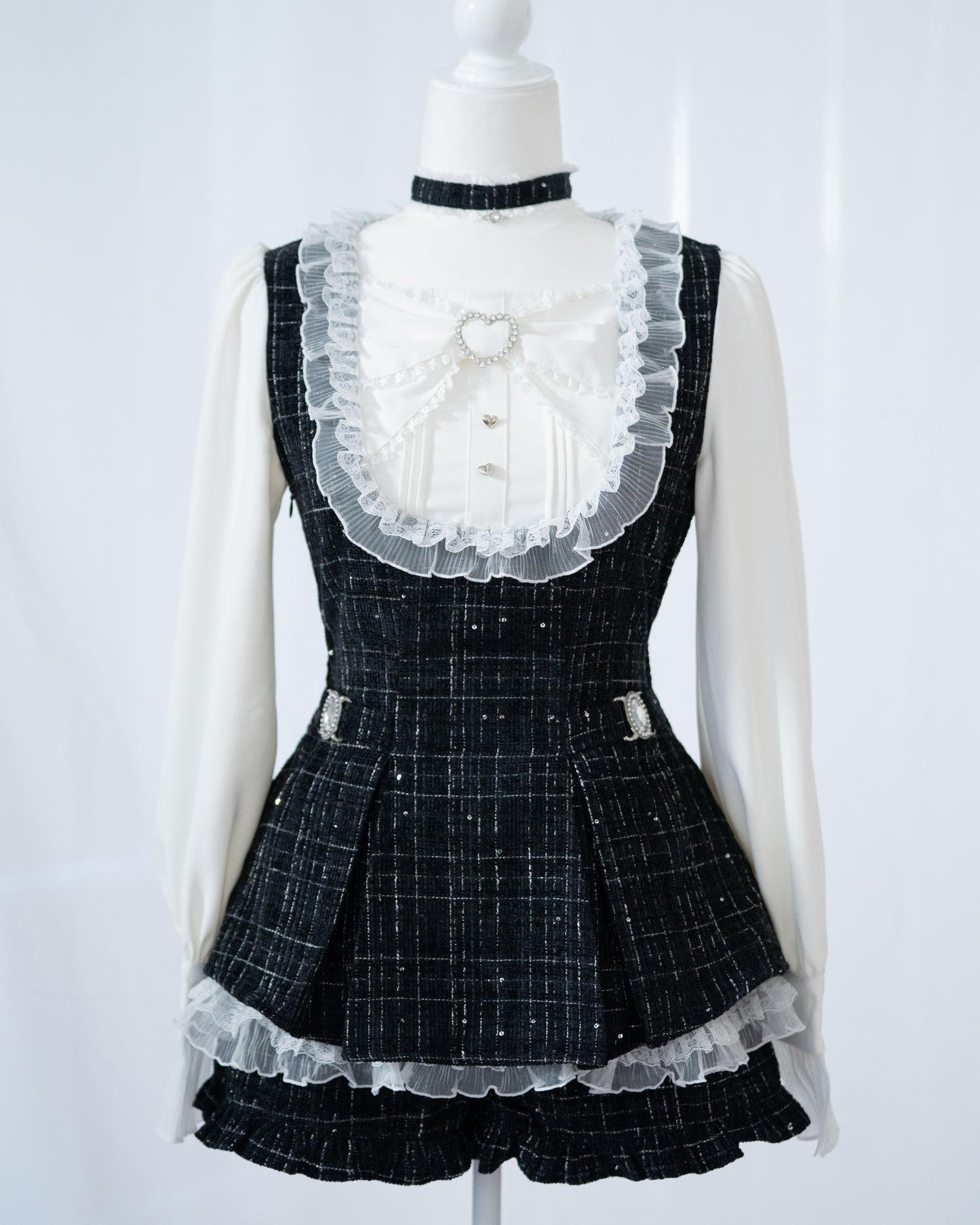 【Otome】"Yuki" setup, choker top and shorts set in 2 colors
