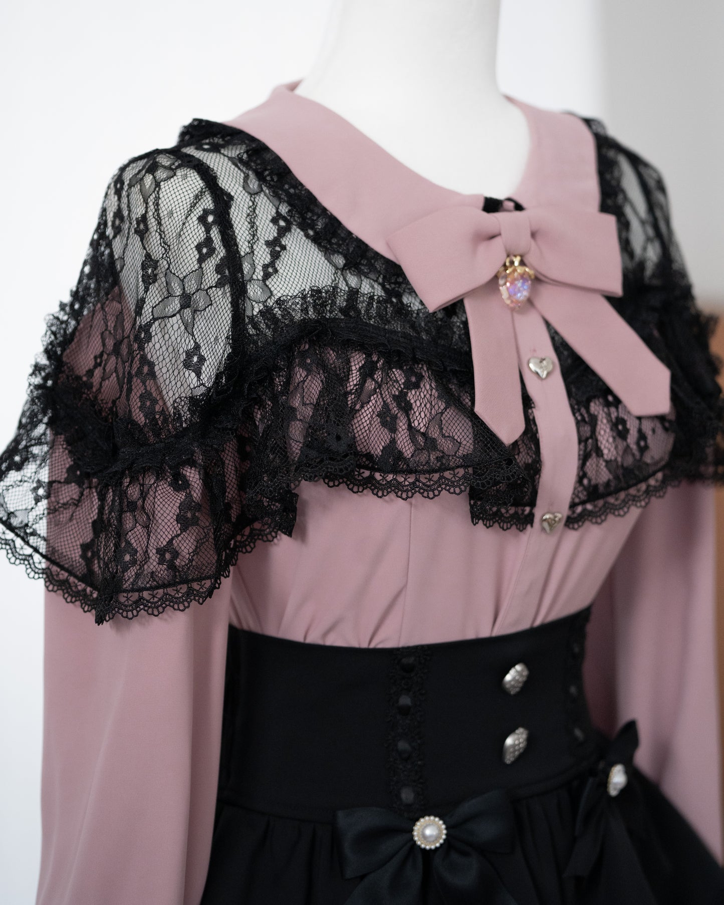 【Berry Pinky】HoneyPepperIX X BERRY "WAKUWAKU" blouse in 2 colors