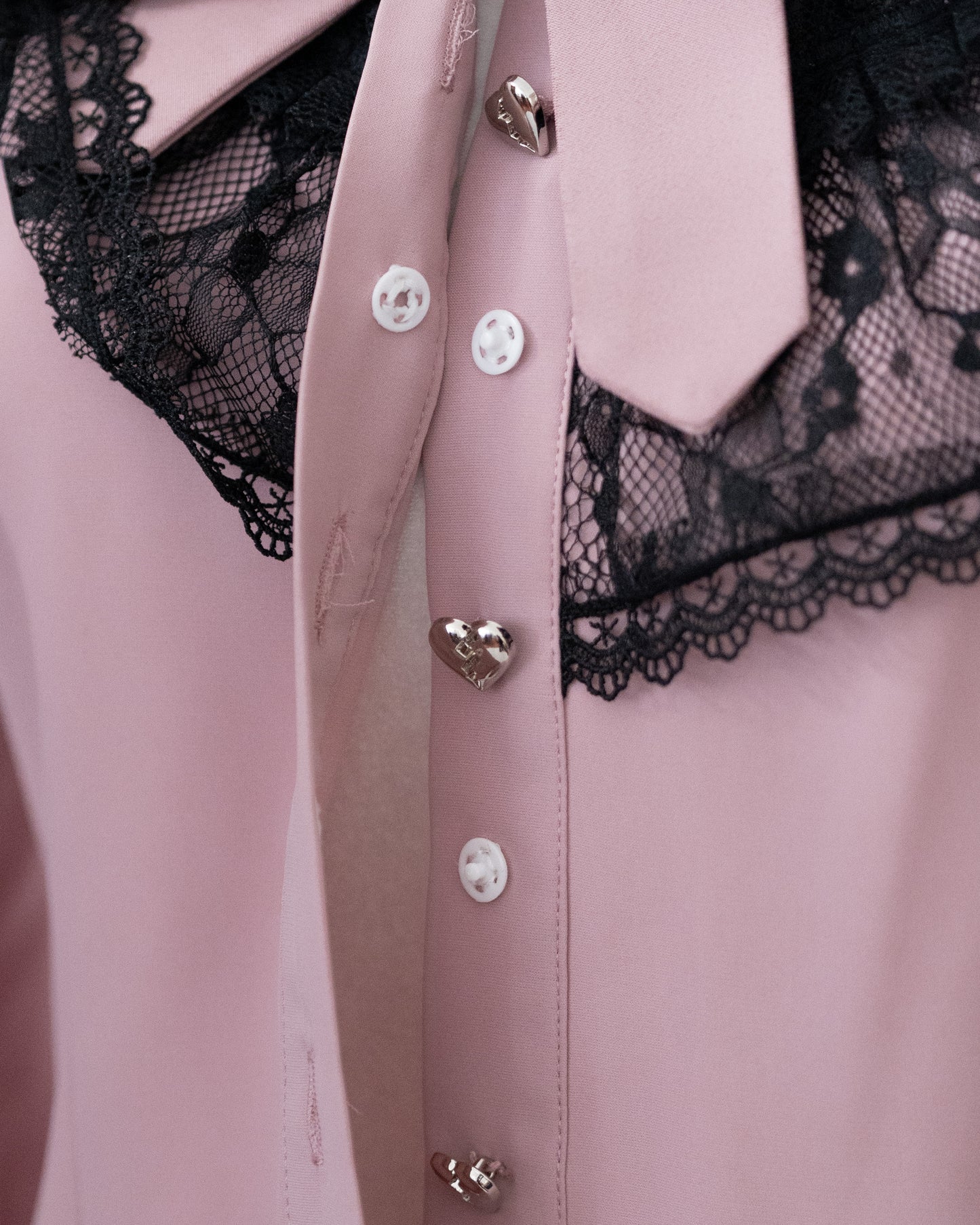 【Berry Pinky】HoneyPepperIX X BERRY "WAKUWAKU" blouse in 2 colors